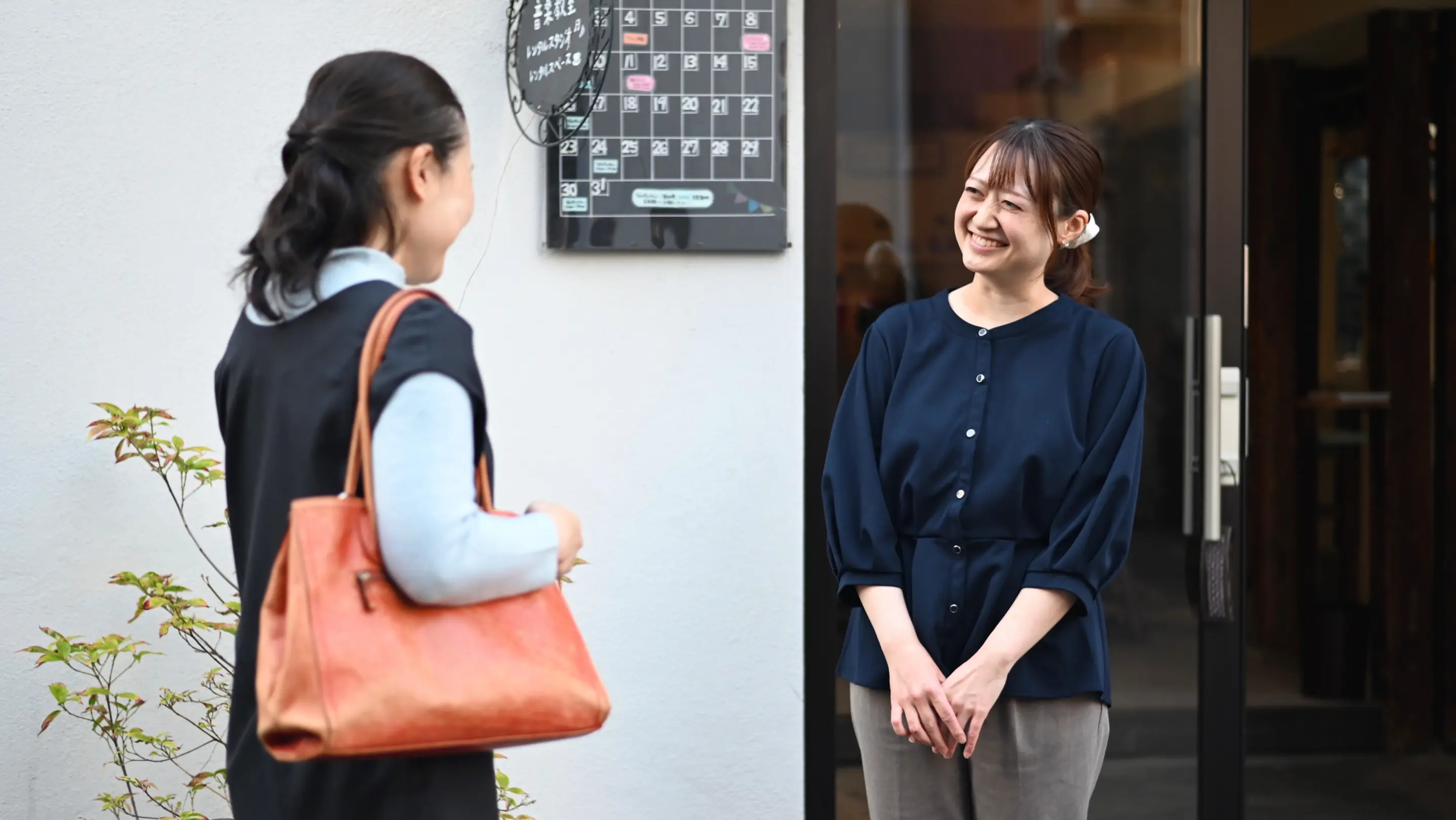 つなぐルームでの減酒カウンセリングの後のお客様との会話の様子